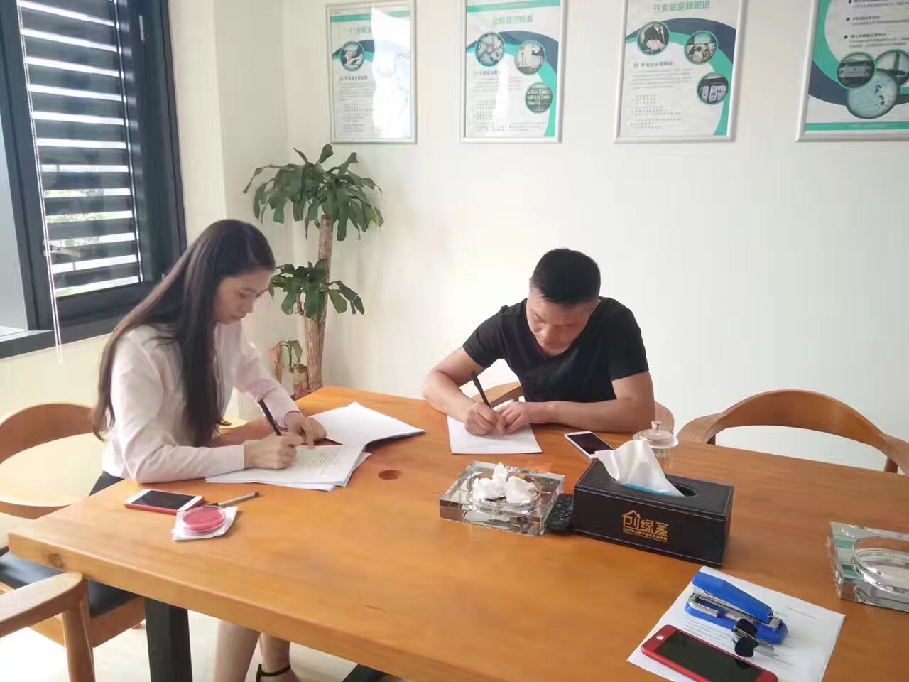 热烈祝贺广安邻水谢总签约创绿家！