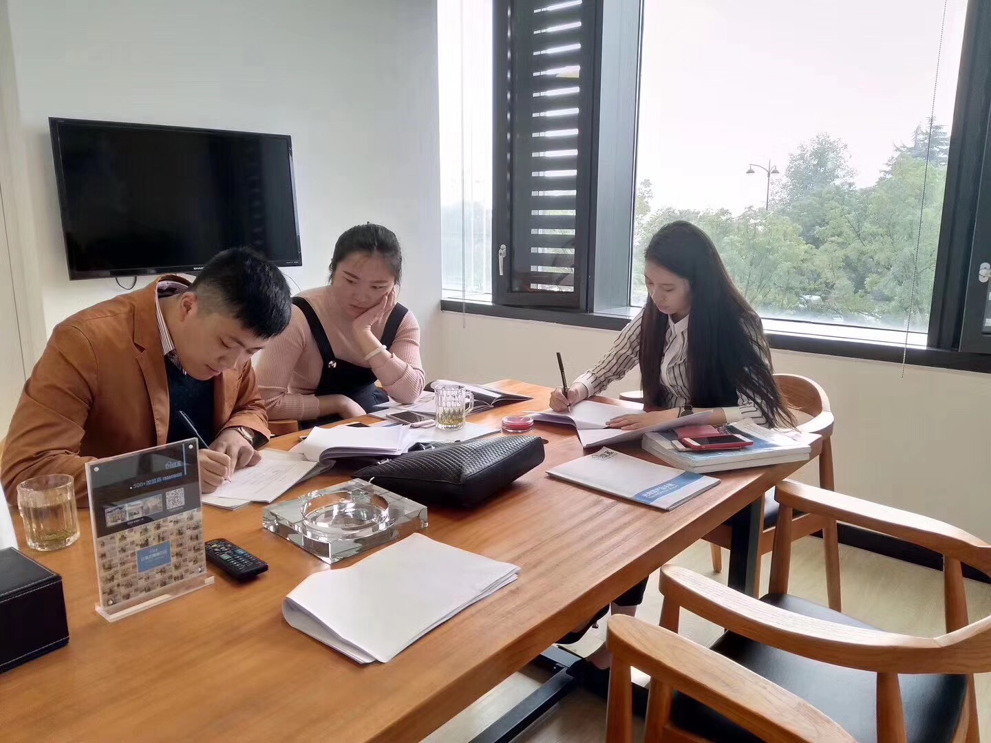 热烈祝贺蒋总签约创绿家江苏省市级代理！