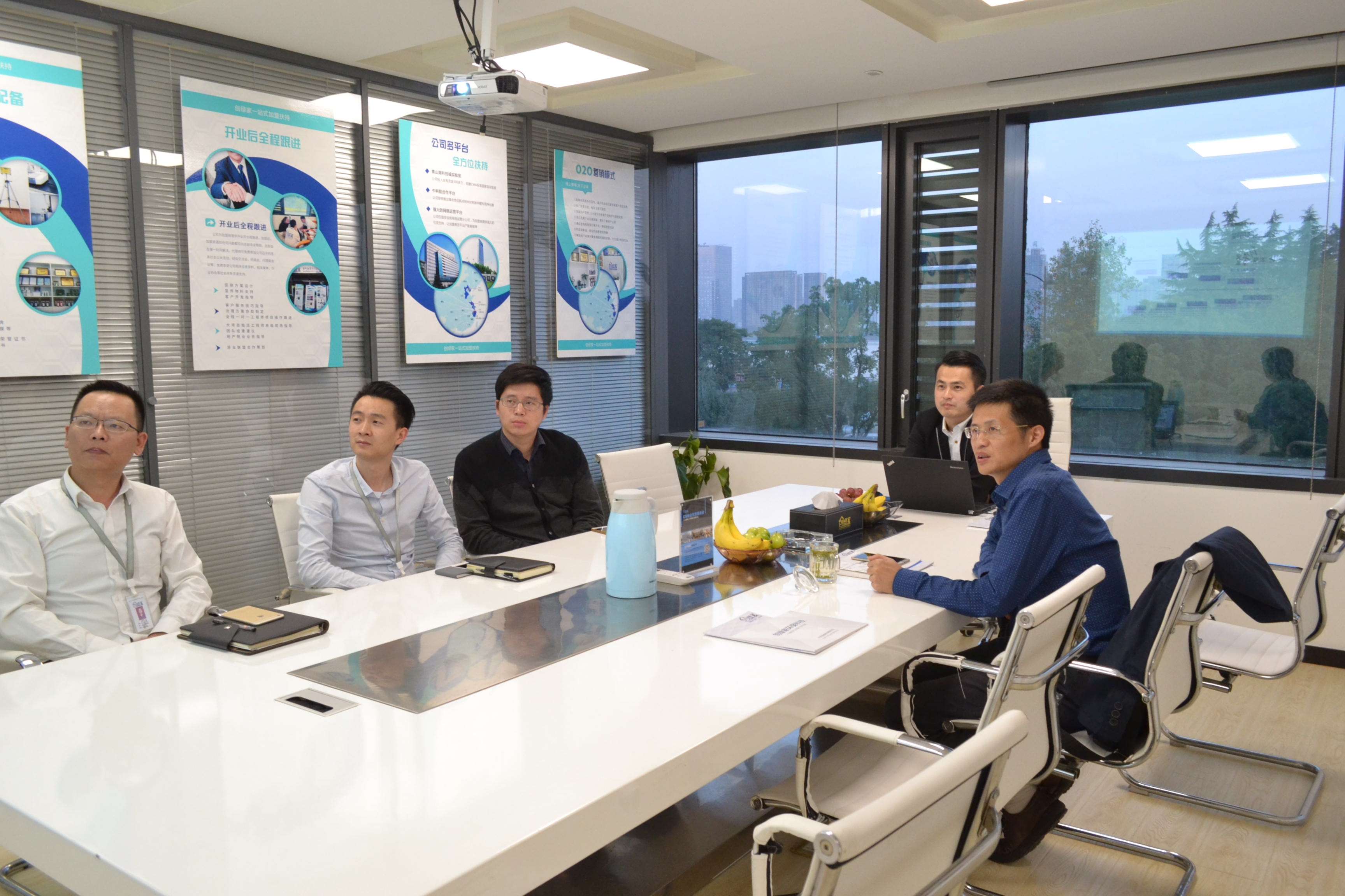 热烈欢迎杭州上城区科技局领导莅临创绿家指导！