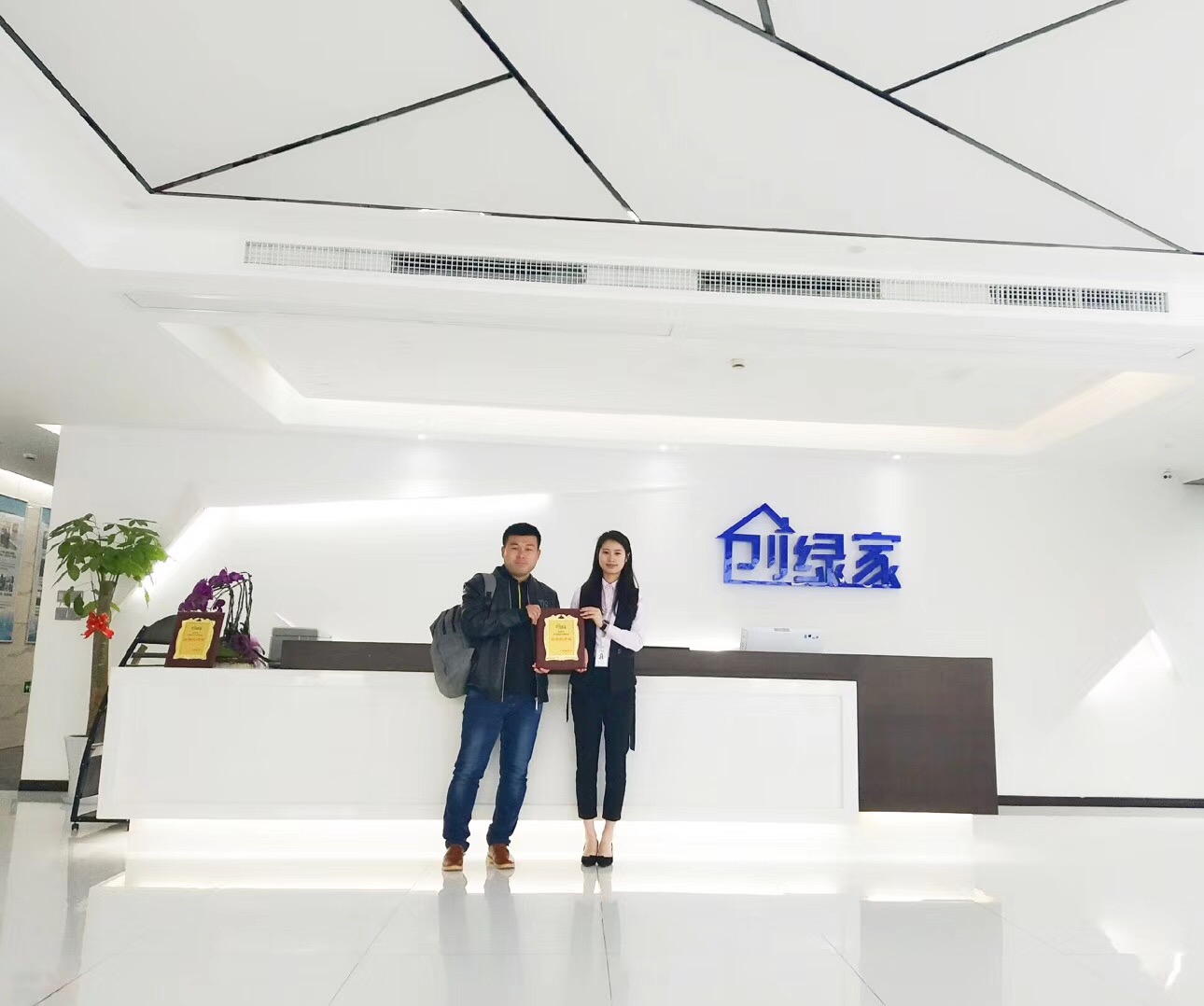 热烈祝贺韩总签约创绿家济南市区级代理！