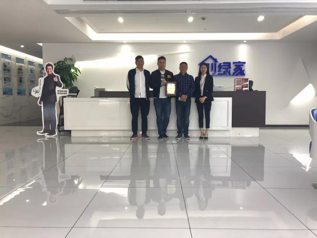热烈祝贺陈总、徐总、王总签约创绿家杭州市区级代理！