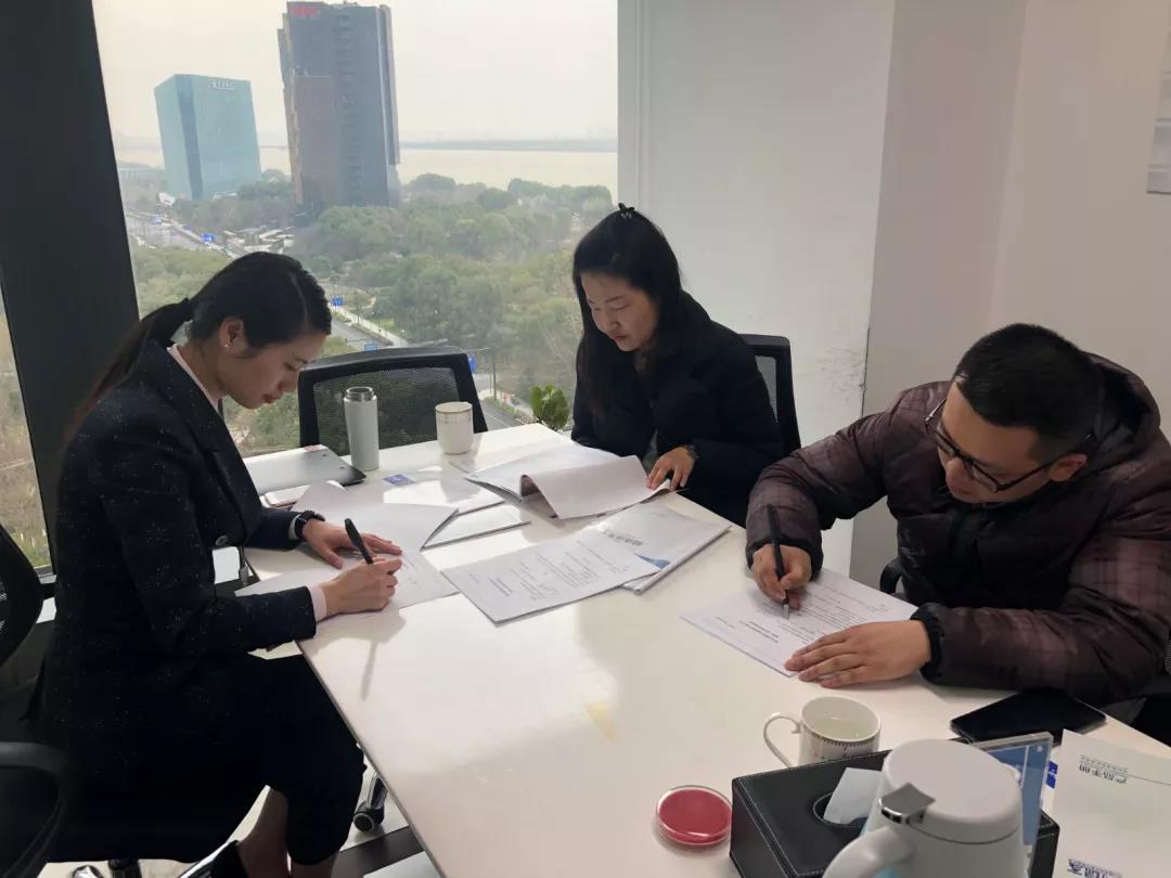 热烈祝贺斯总夫妇签约创绿家上海市区级代理！