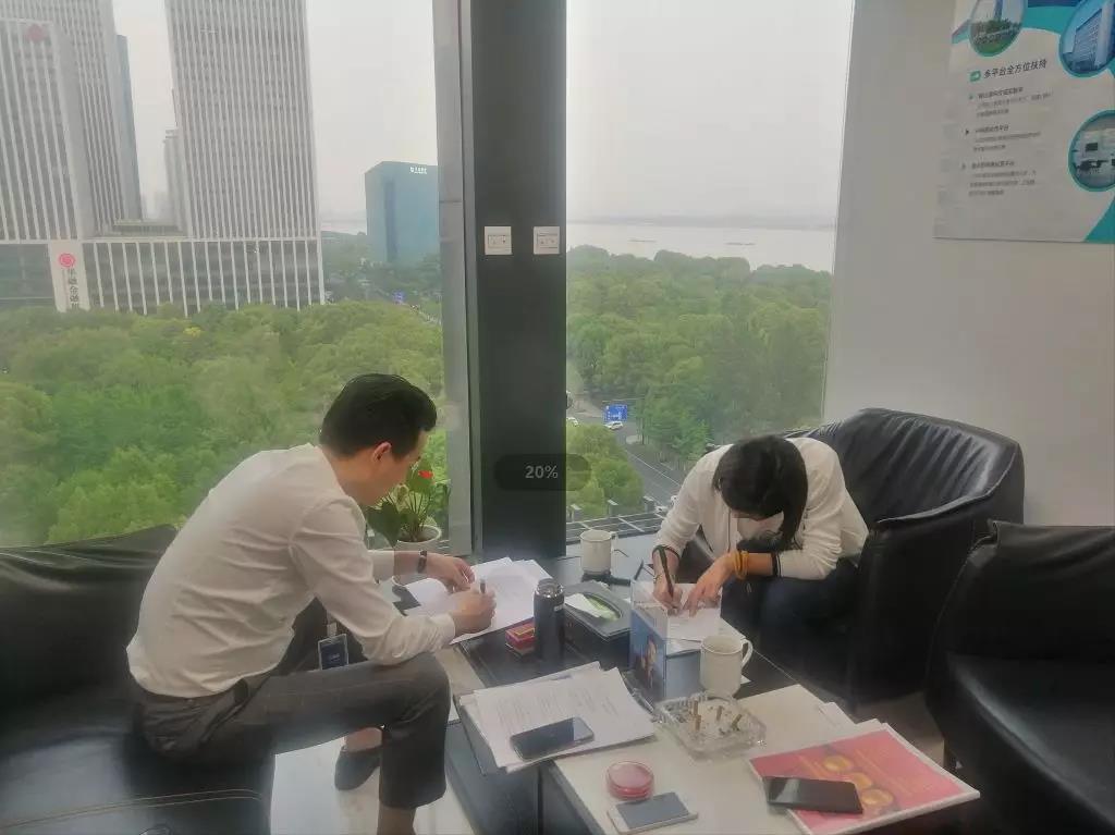 热烈祝贺林总、唐总签约创绿家惠州市区级代理！