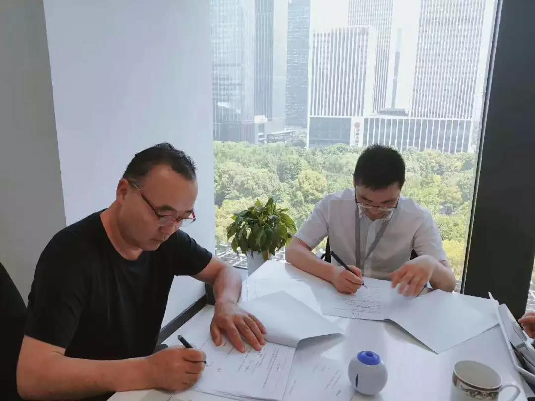 热烈祝贺徐总签约创绿家淮南市区级代理！