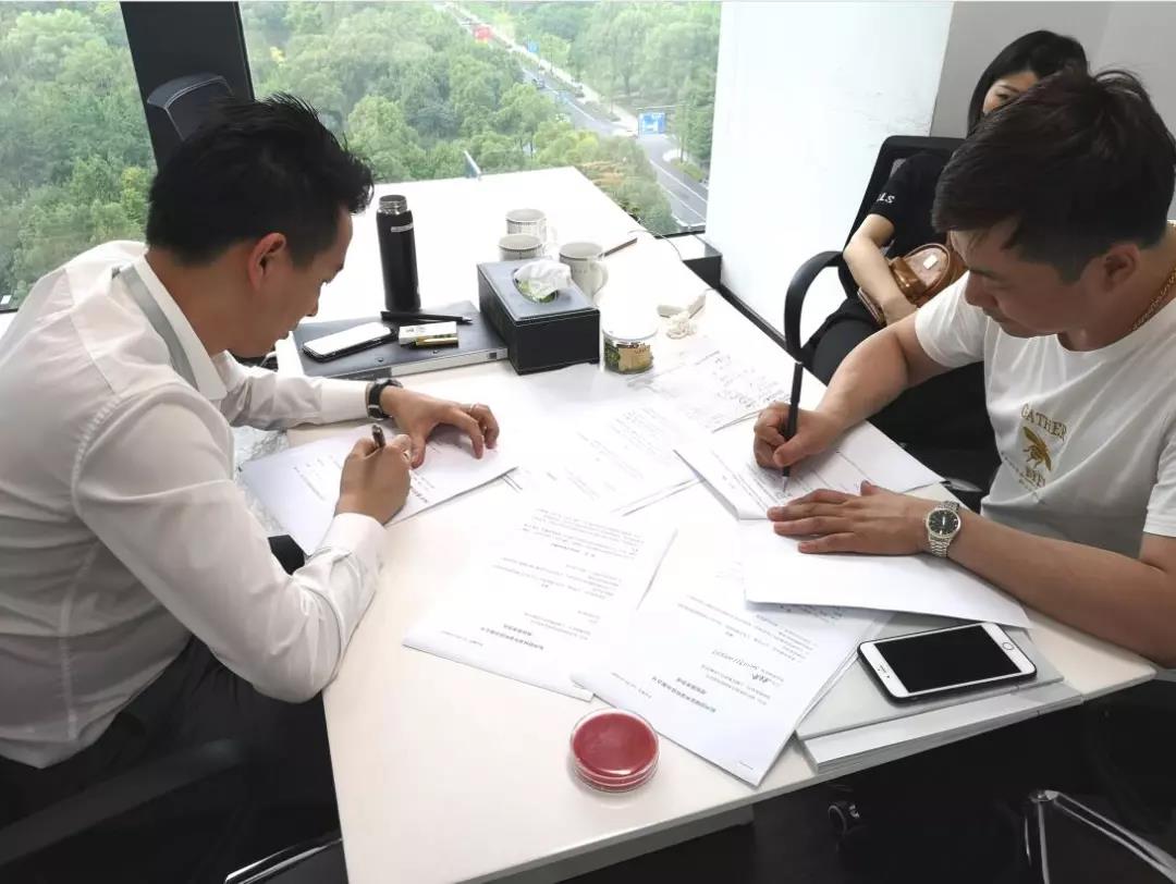 热烈祝贺朱总签约创绿家江苏省镇江市区级代理！