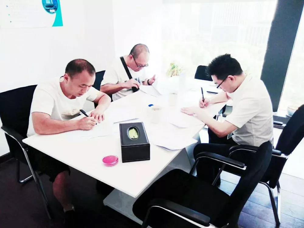 热烈祝贺曾总签约创绿家江西省赣州市县级代理！
