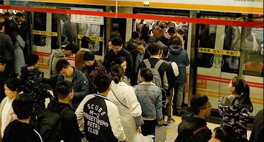 @1895.37万游客 创绿家地铁广告看到了吗?